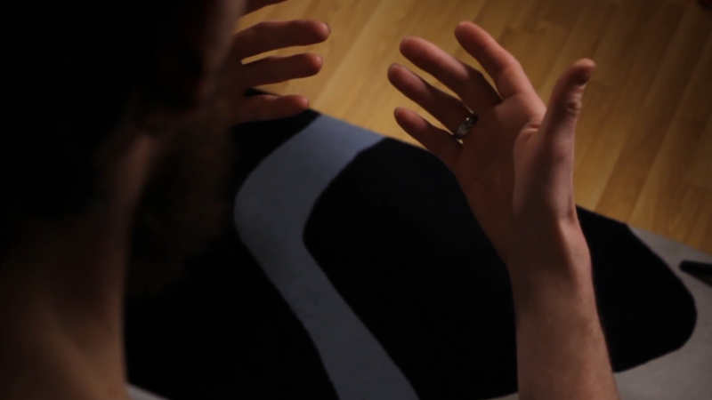 Prueba a mirarte los pies y las manos. En nuestros sueños suelen verse desenfocados.Captura: Youtube
